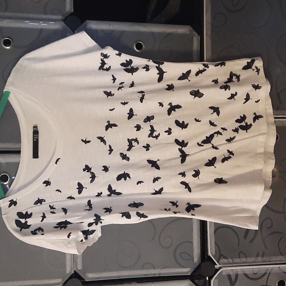 Tshirt - Picture 1 of 2